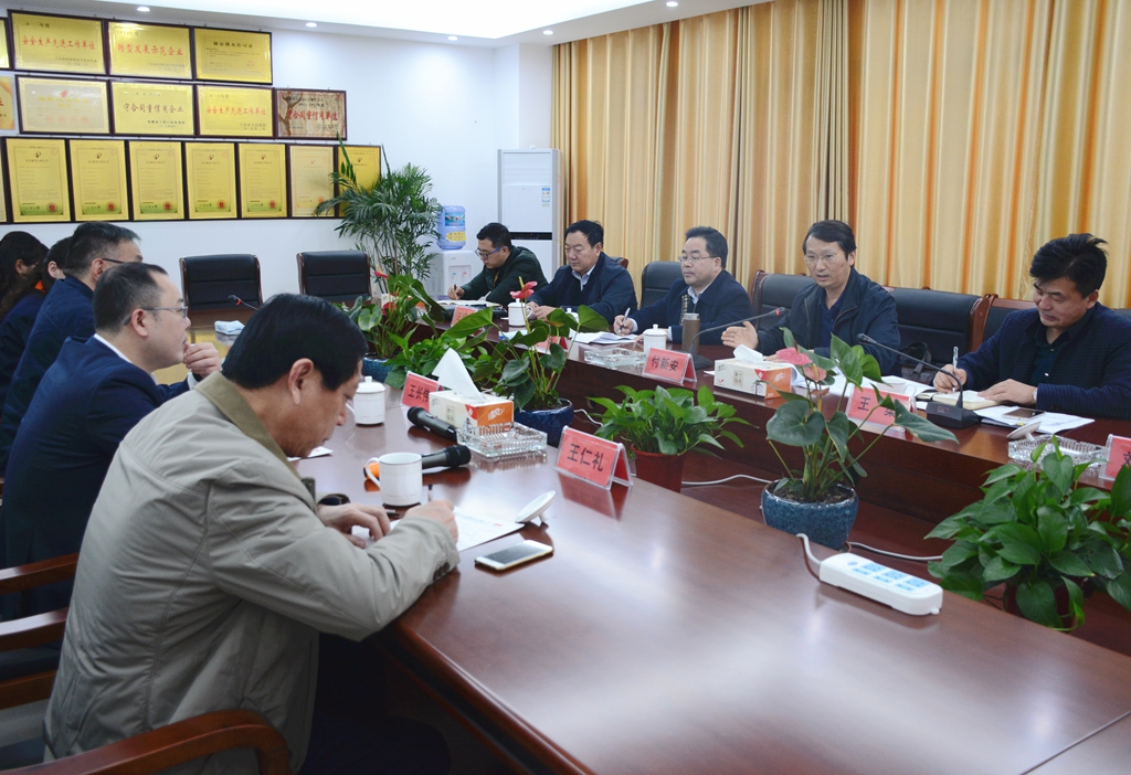 奔马先端座谈会现场1_副本.jpg 奔马先端座谈会现场1_副本.jpg