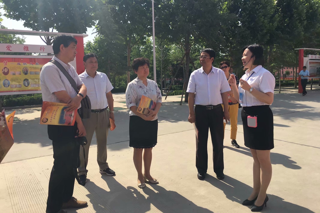 司主席考察邯郸兰村学校.jpg 司主席考察邯郸兰村学校.jpg